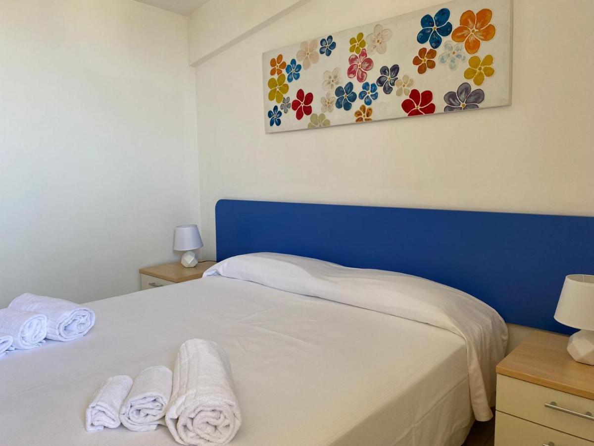 Casa Vacanze Il Giardino Dei Girasoli Marina di Ragusa Exterior foto